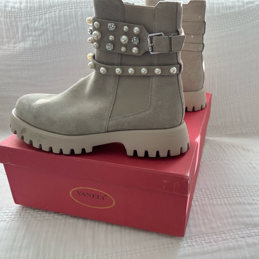 Vaneli suede booties